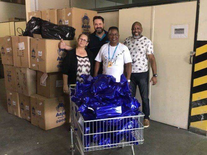 Entrega de brinquedos nos Correios de Bauru SP